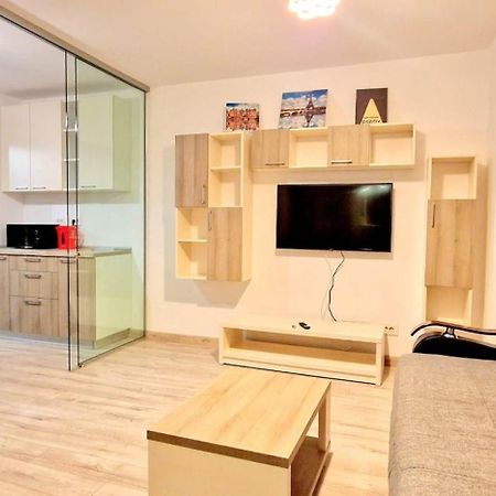 Big & Cosy Apartment With 3 Double Beds & 2 Bathrooms ยาช ภายนอก รูปภาพ