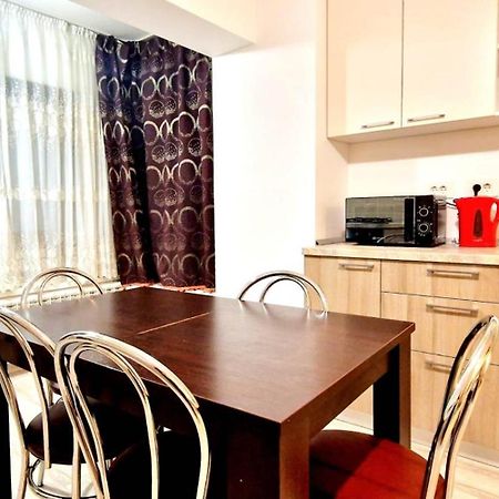 Big & Cosy Apartment With 3 Double Beds & 2 Bathrooms ยาช ภายนอก รูปภาพ