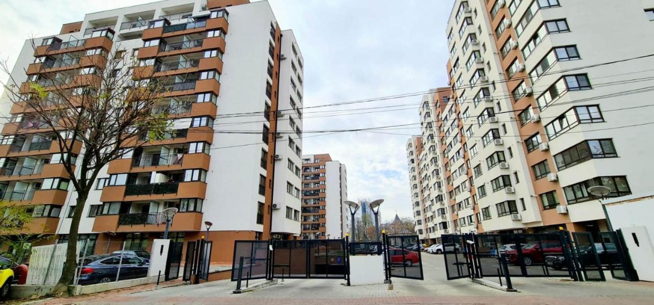 Big & Cosy Apartment With 3 Double Beds & 2 Bathrooms ยาช ภายนอก รูปภาพ