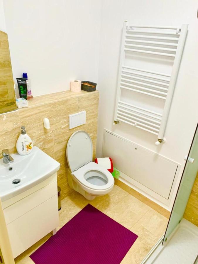Big & Cosy Apartment With 3 Double Beds & 2 Bathrooms ยาช ภายนอก รูปภาพ
