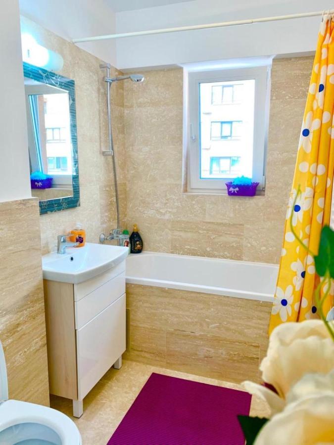 Big & Cosy Apartment With 3 Double Beds & 2 Bathrooms ยาช ภายนอก รูปภาพ