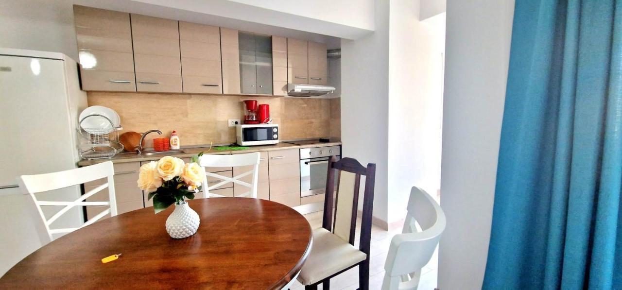 Big & Cosy Apartment With 3 Double Beds & 2 Bathrooms ยาช ภายนอก รูปภาพ