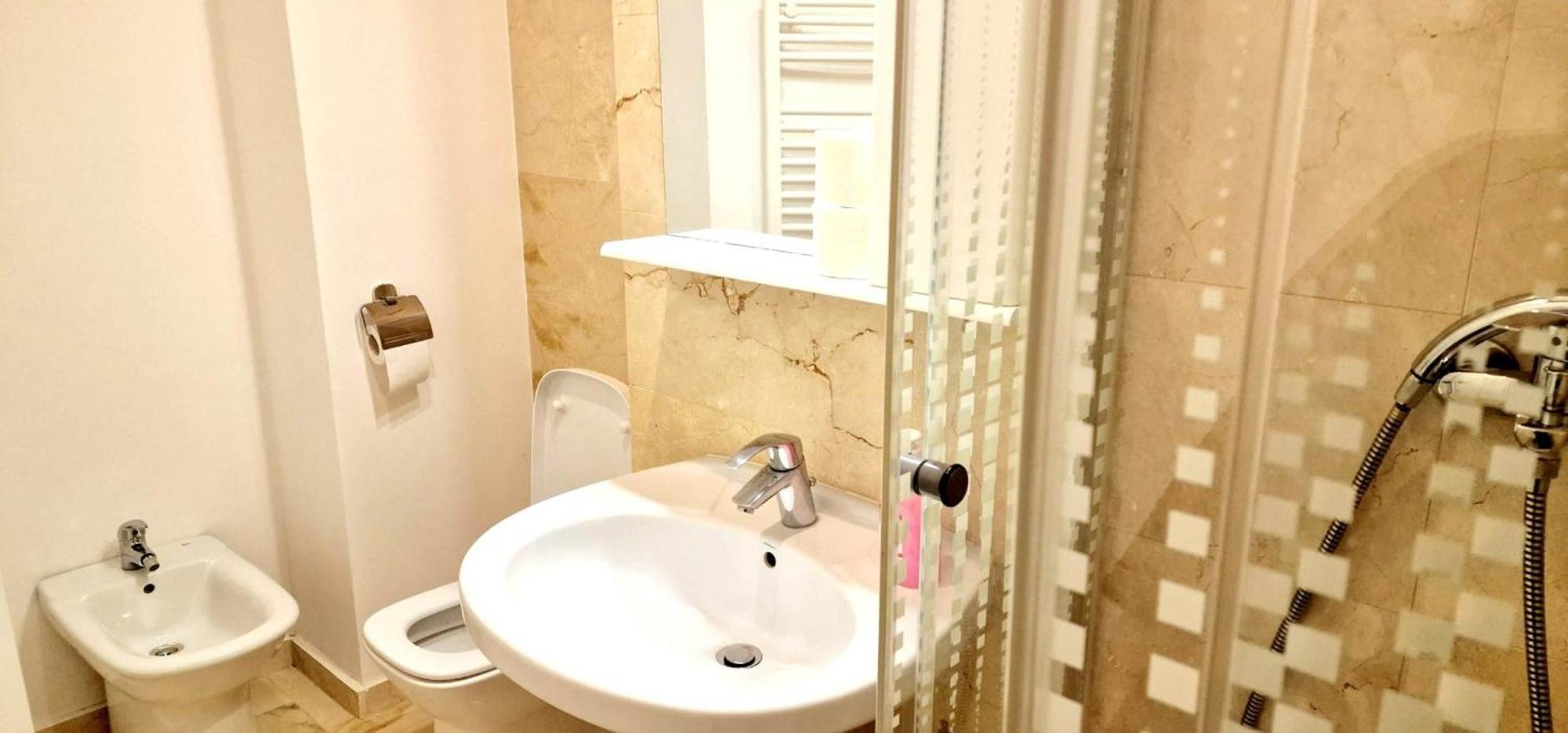 Big & Cosy Apartment With 3 Double Beds & 2 Bathrooms ยาช ภายนอก รูปภาพ